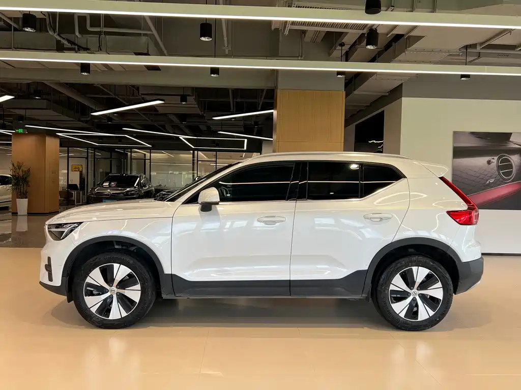 Volvo XC40 — миниатюра 3