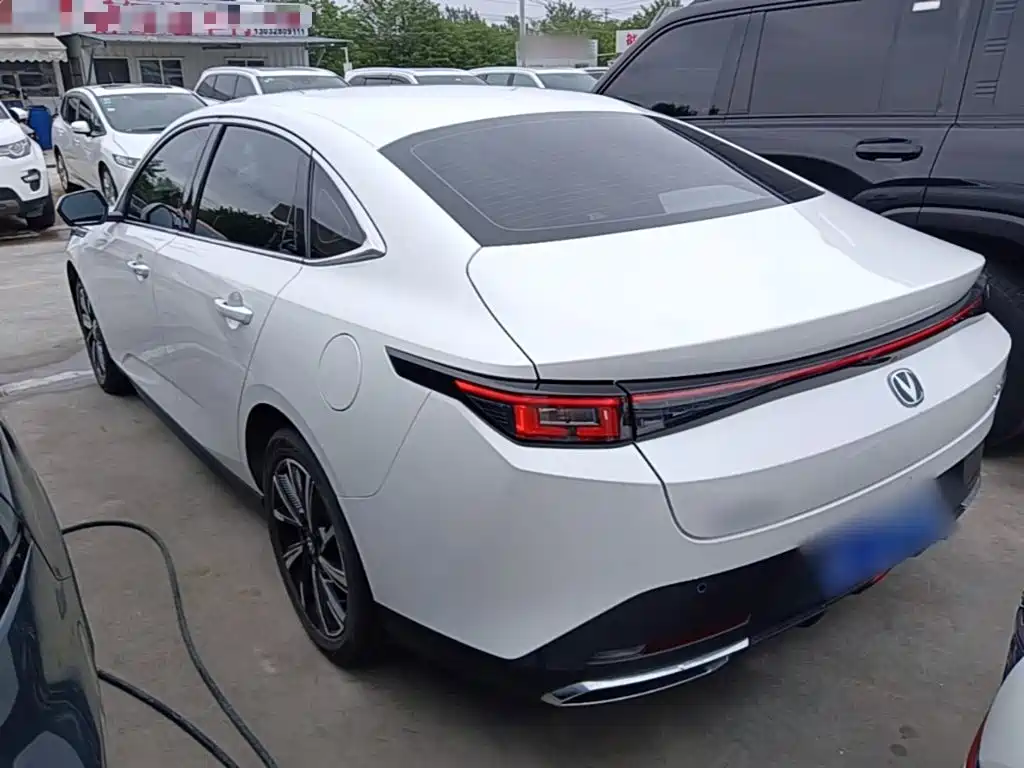 Changan Eado — миниатюра 5