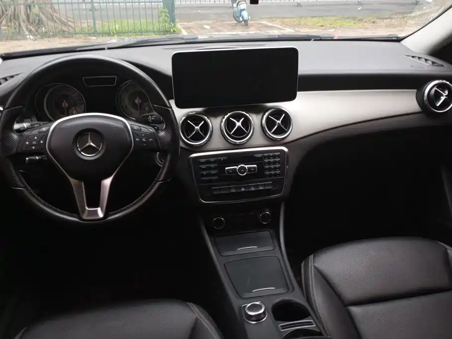 Mercedes-Benz GLA — миниатюра 12