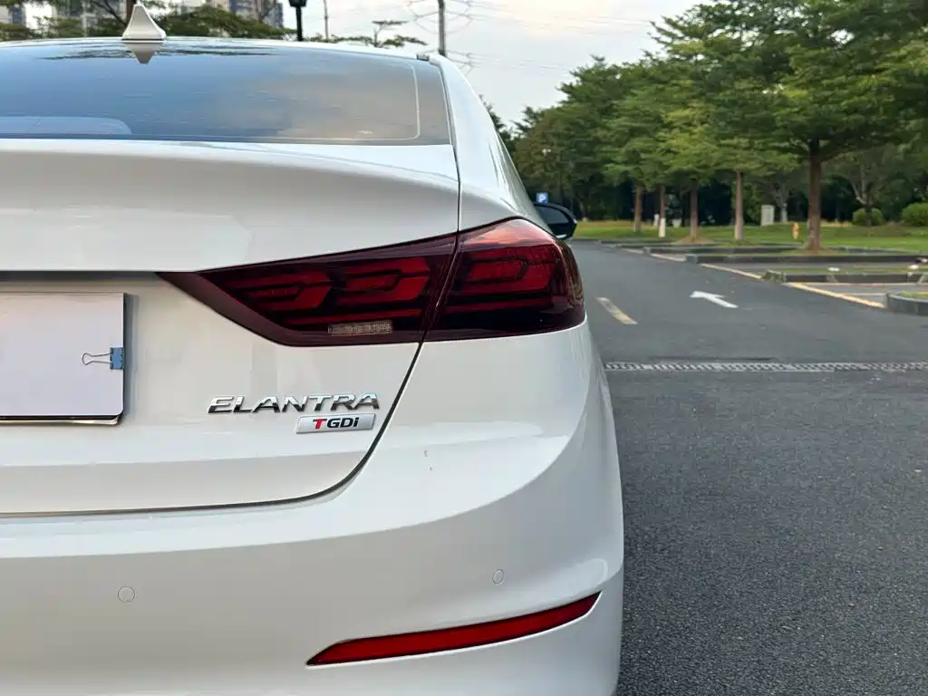 Hyundai Elantra — миниатюра 15
