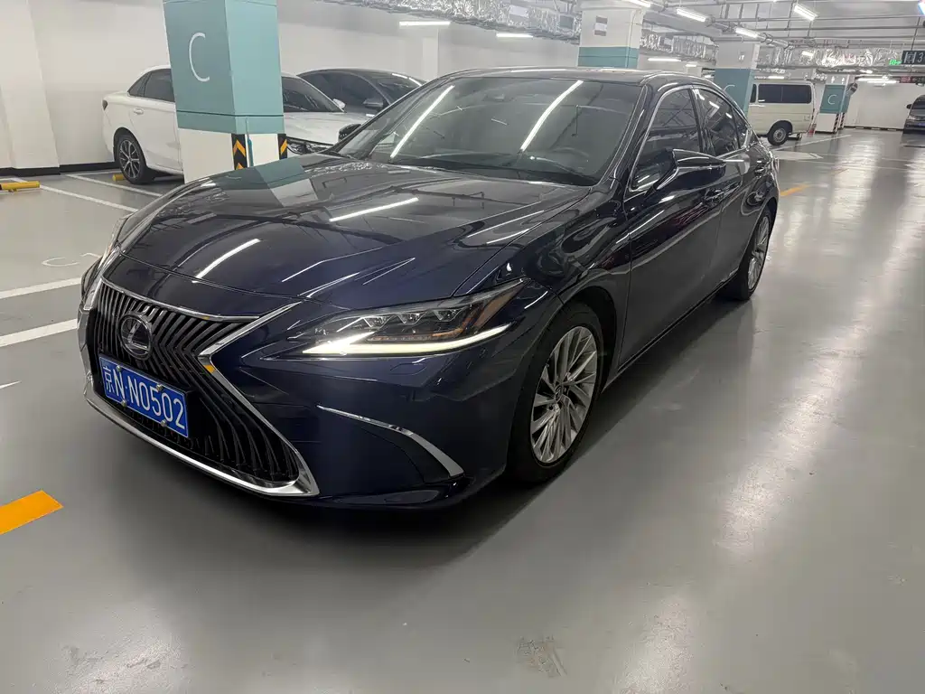 Lexus ES 2019