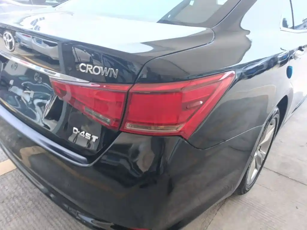 Toyota Crown — миниатюра 8