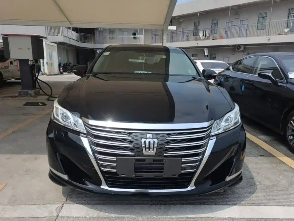 Toyota Crown — миниатюра 3