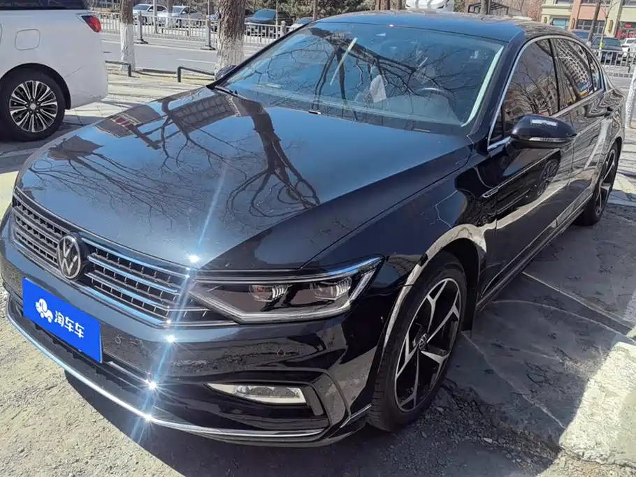 Volkswagen Magotan 2025