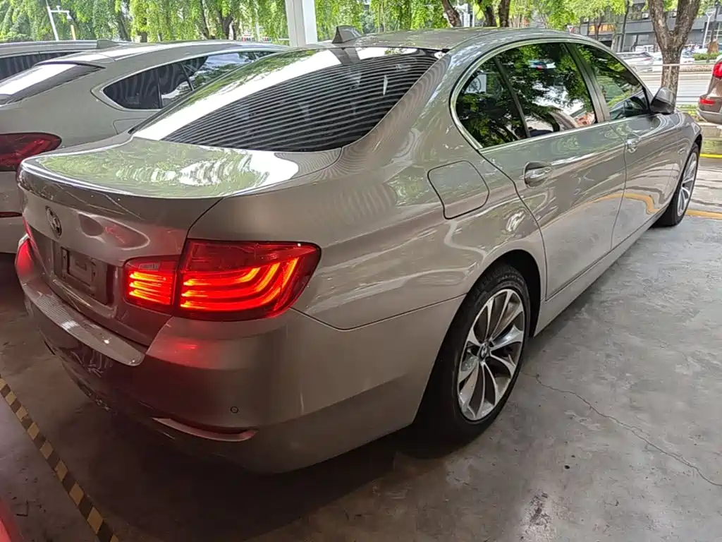 BMW 5 Series — миниатюра 7