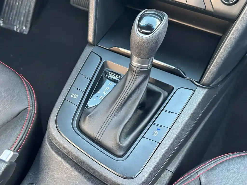 Hyundai Elantra — миниатюра 11