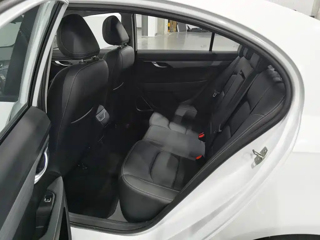 Geely Emgrand — миниатюра 15