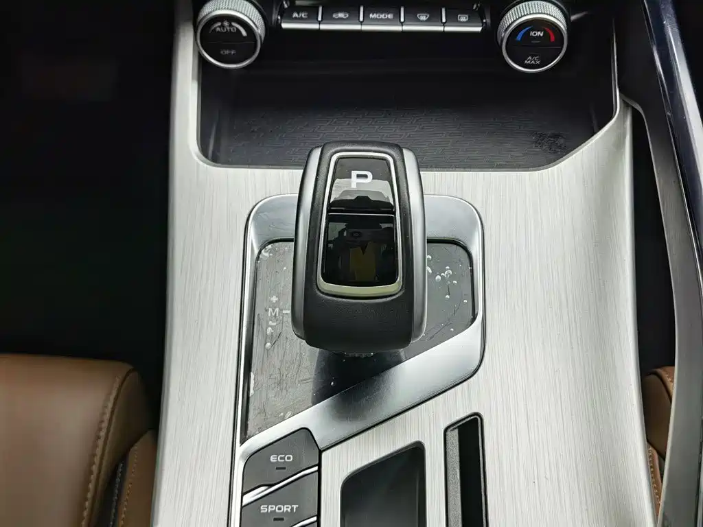 Geely Binyue — миниатюра 13