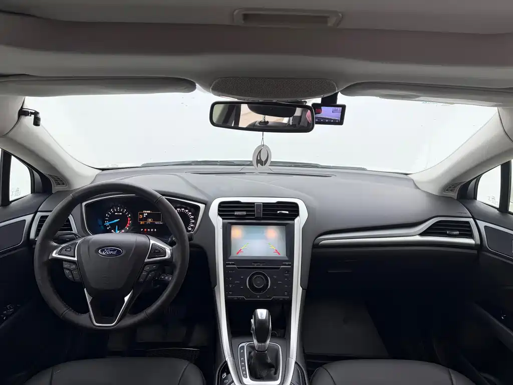 Ford Mondeo — миниатюра 12