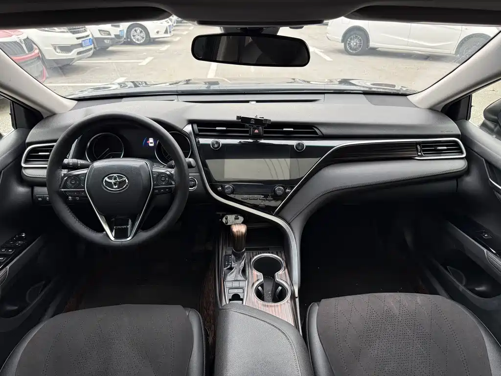 Toyota Camry — миниатюра 9