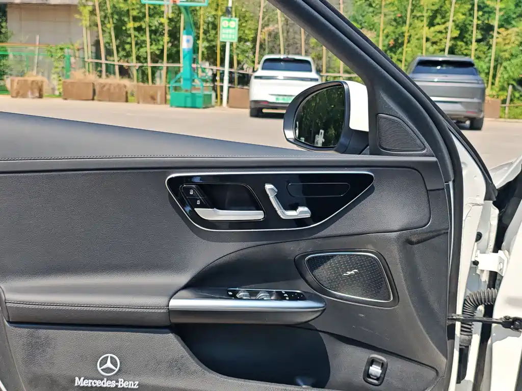 Mercedes-Benz C-Class — миниатюра 15