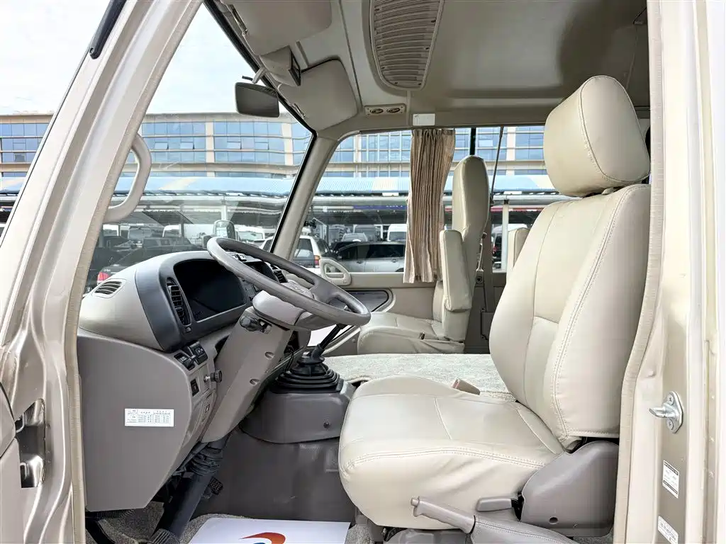 Toyota Coaster 2007 2.7L 20 мест