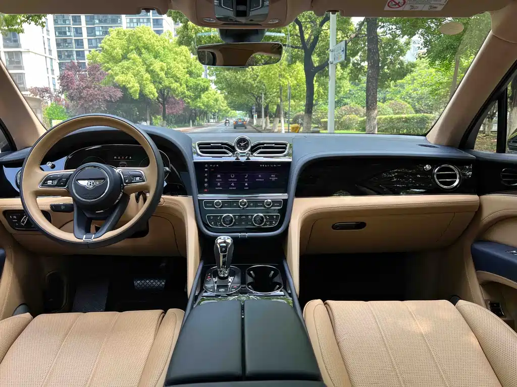 Bentley Bentayga — миниатюра 12