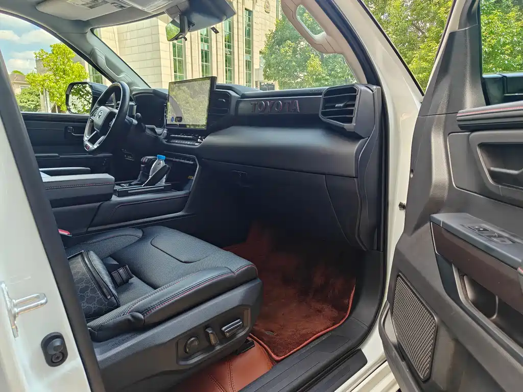 Toyota Sequoia — миниатюра 7