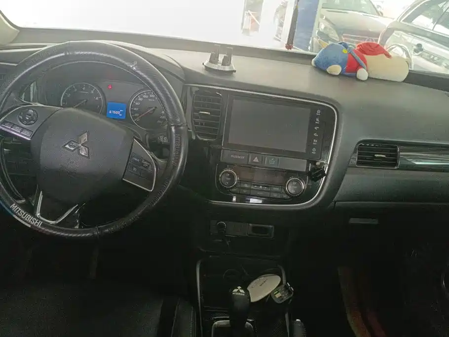 Mitsubishi Outlander — миниатюра 12