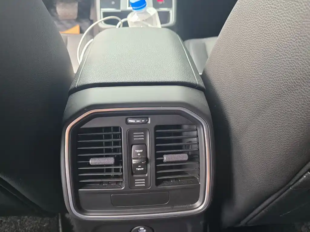 Porsche Macan — миниатюра 3