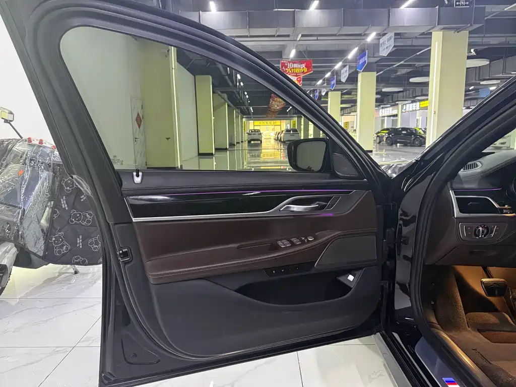 BMW 7 Series — миниатюра 17