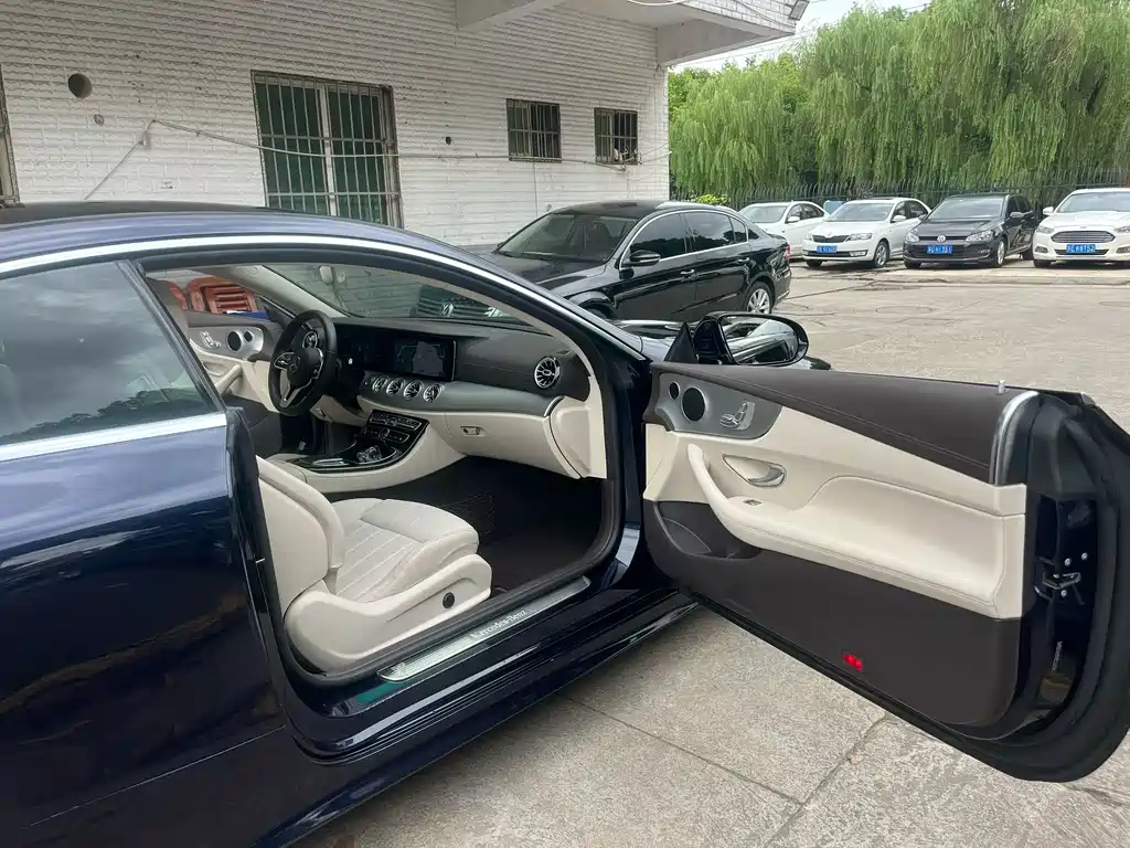 Mercedes-Benz E-Class (Import) — миниатюра 4