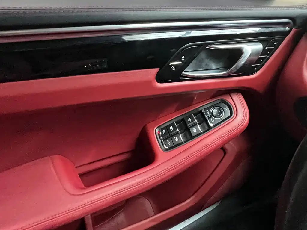 Porsche Macan — миниатюра 14