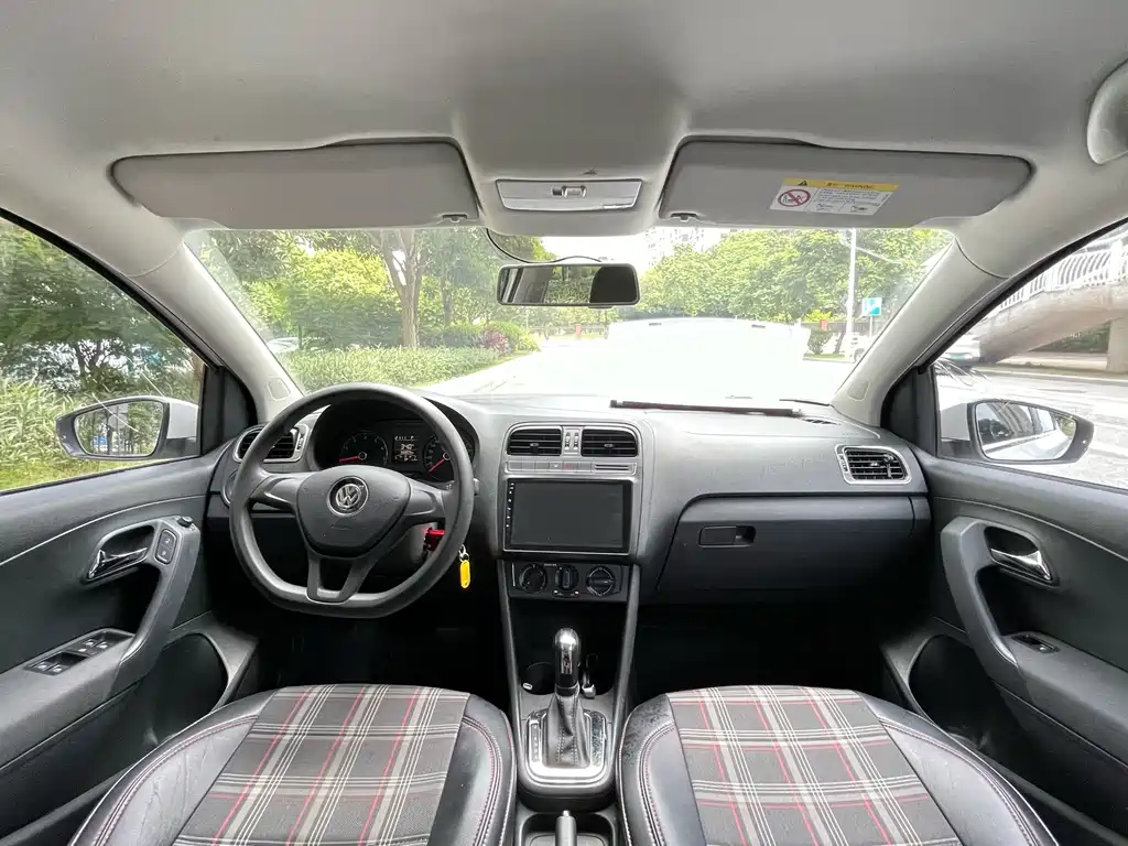 Volkswagen Polo — миниатюра 12