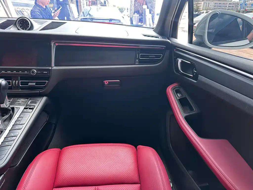 Porsche Macan — миниатюра 10