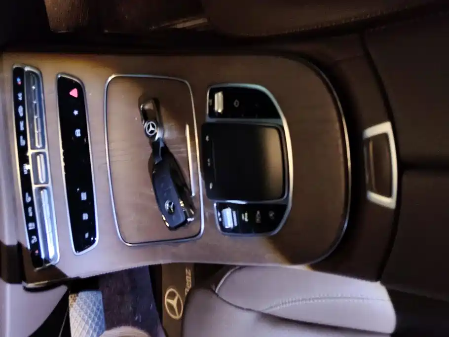 Mercedes-Benz E-Class — миниатюра 16