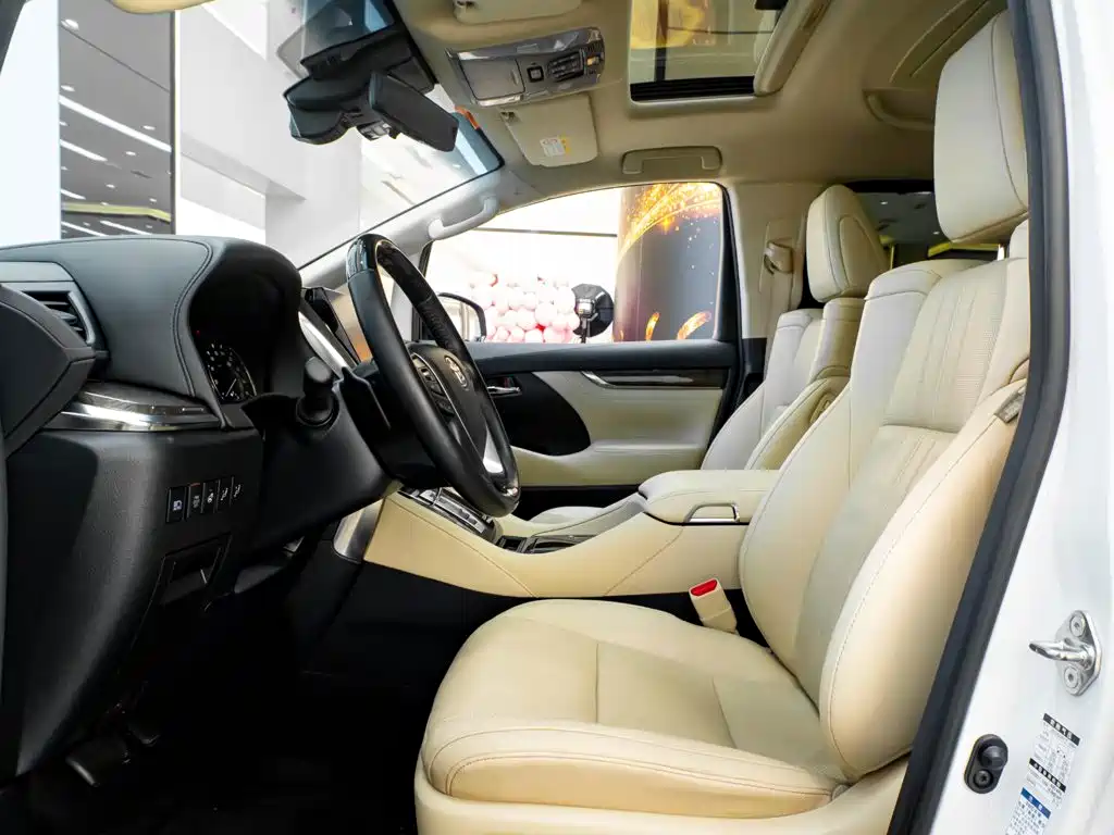 Toyota Alphard — миниатюра 27