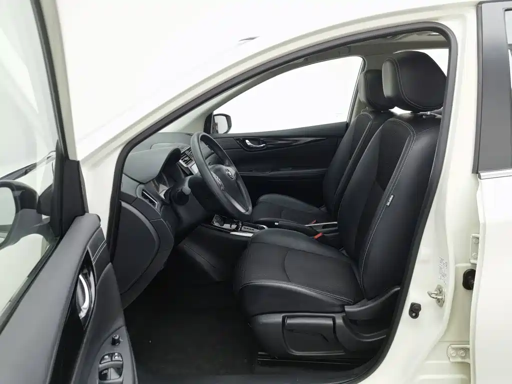 Nissan Tiida — миниатюра 10