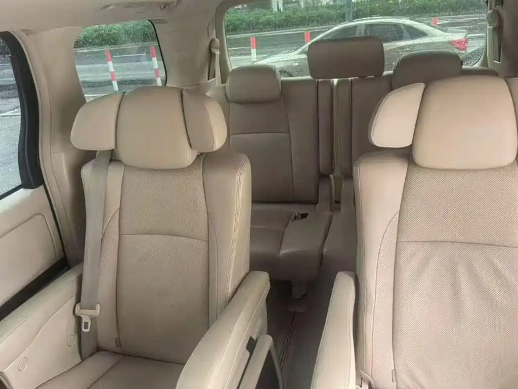 Toyota Alphard — миниатюра 6