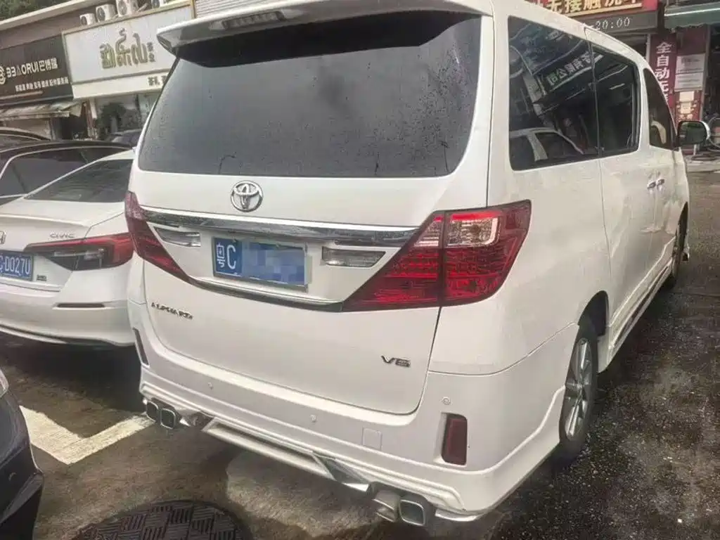 Toyota Alphard — миниатюра 7