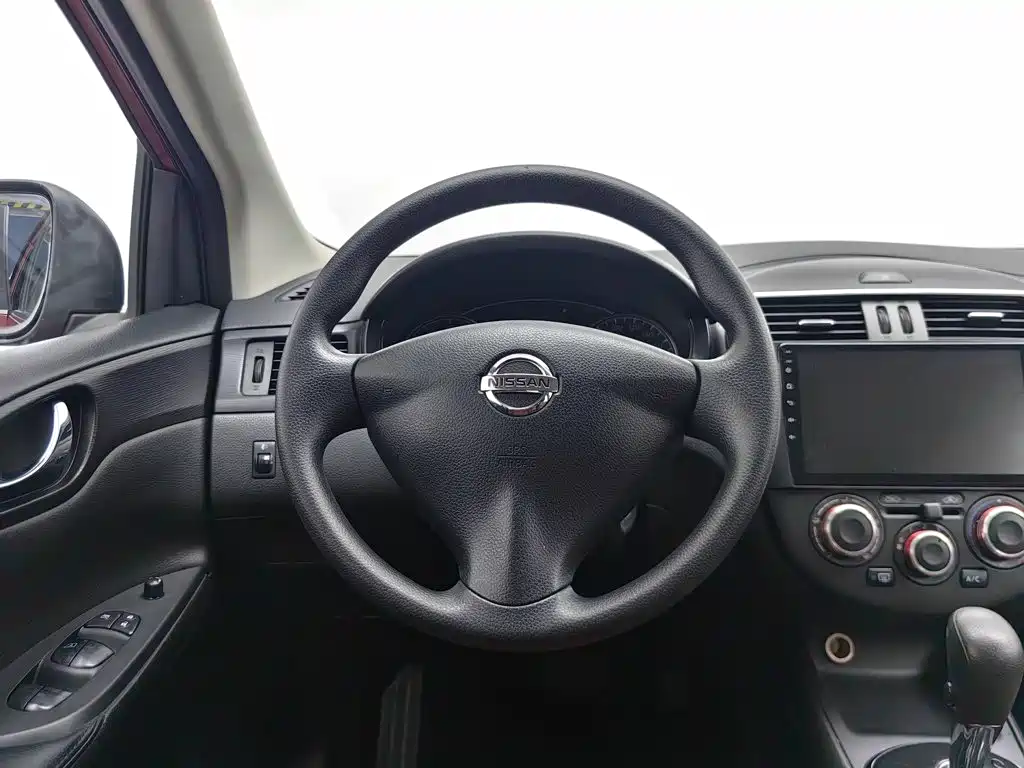 Nissan Tiida — миниатюра 11