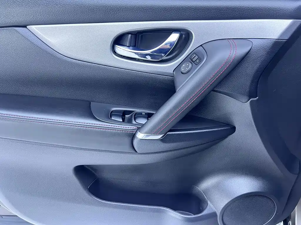 Nissan Qashqai — миниатюра 7