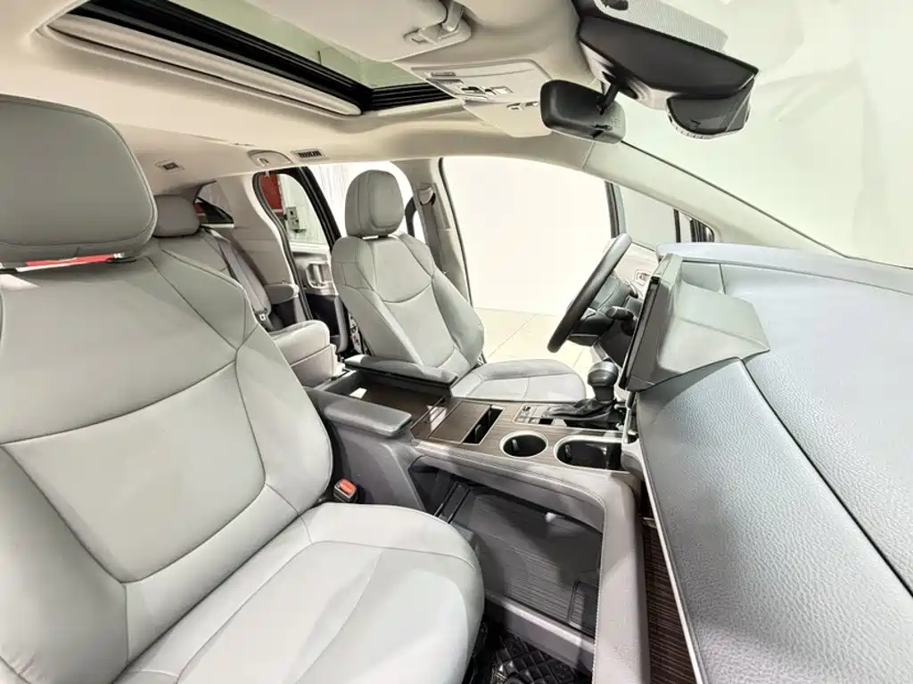 Toyota Granvia — миниатюра 2