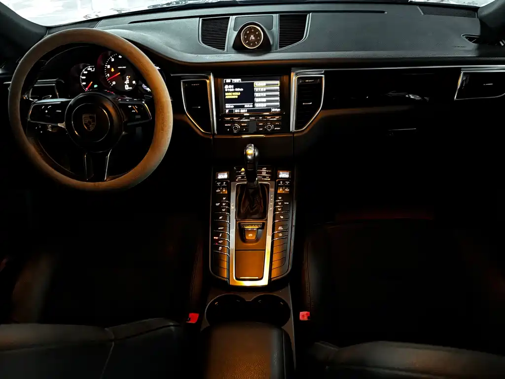 Porsche Macan — миниатюра 12