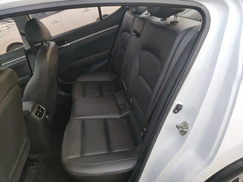 Hyundai Elantra — миниатюра 17