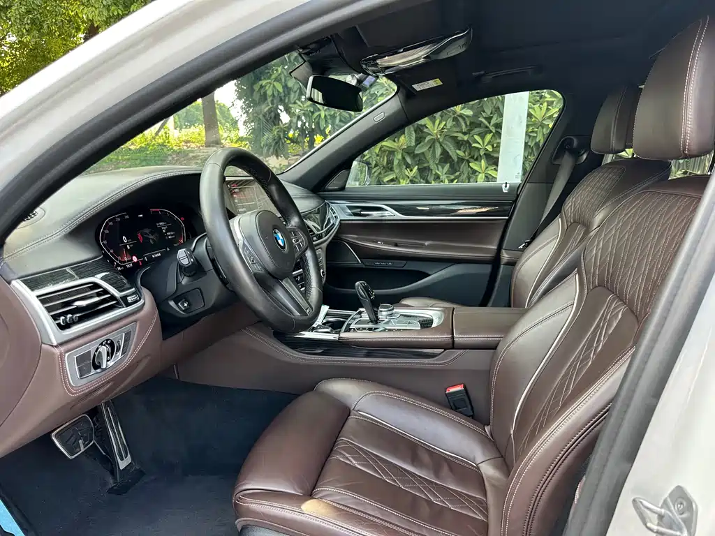 BMW 7 Series — миниатюра 8