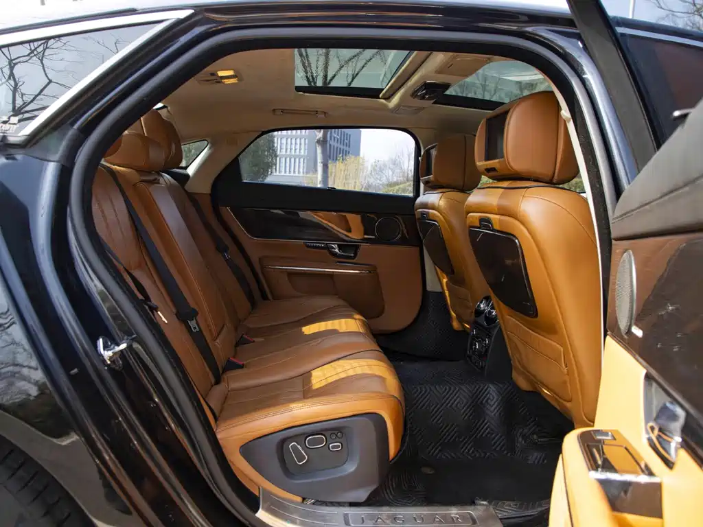 Jaguar XJ — миниатюра 14