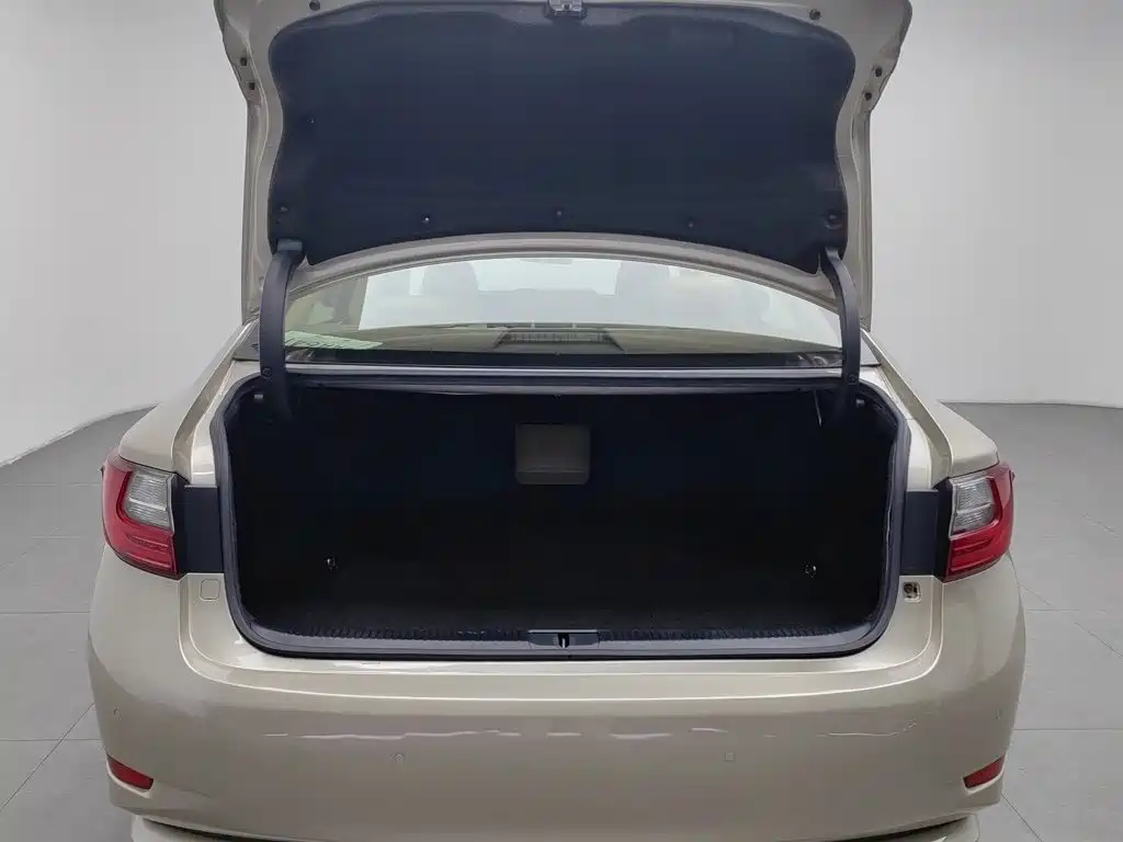 Lexus ES — миниатюра 16