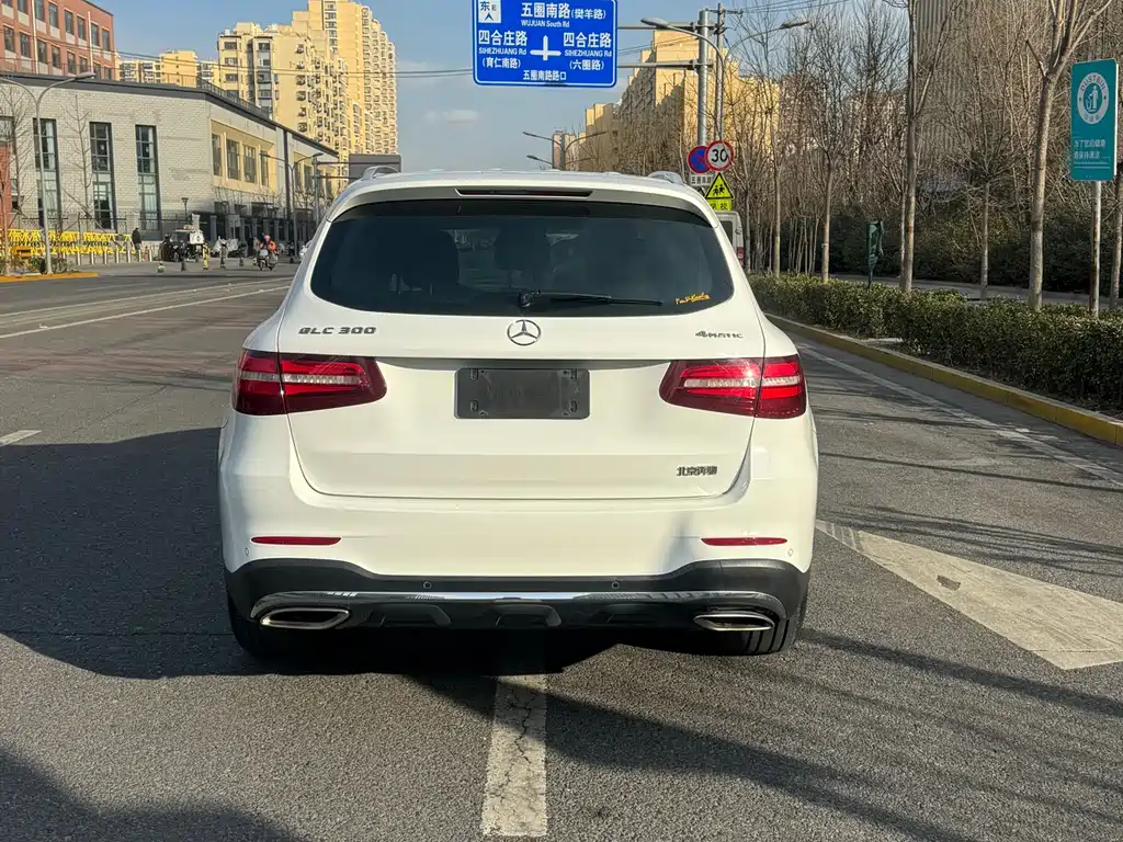 MERCEDES-BENZ GLC