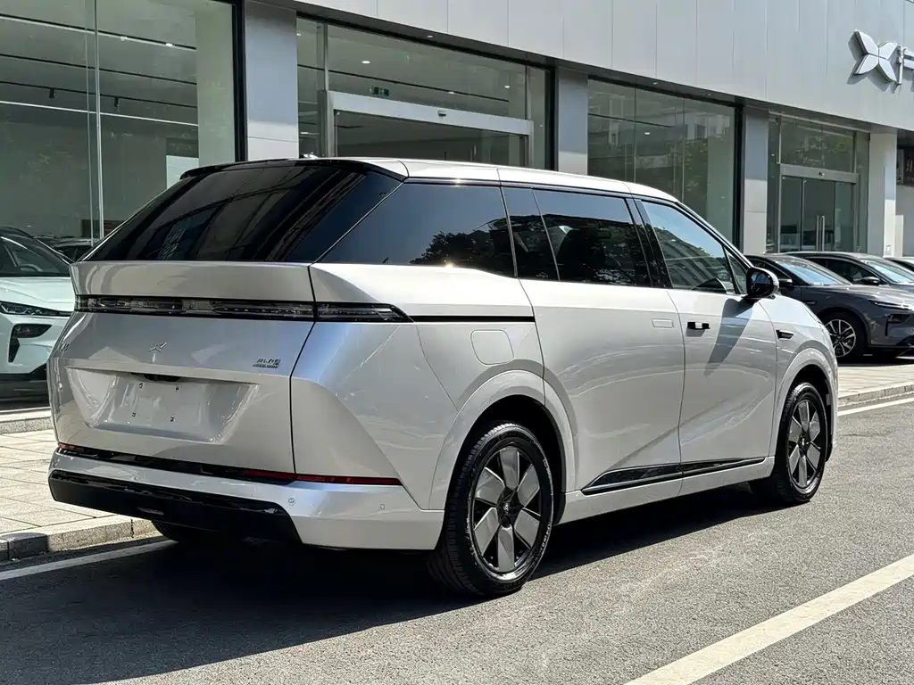 XPeng X9 — миниатюра 9