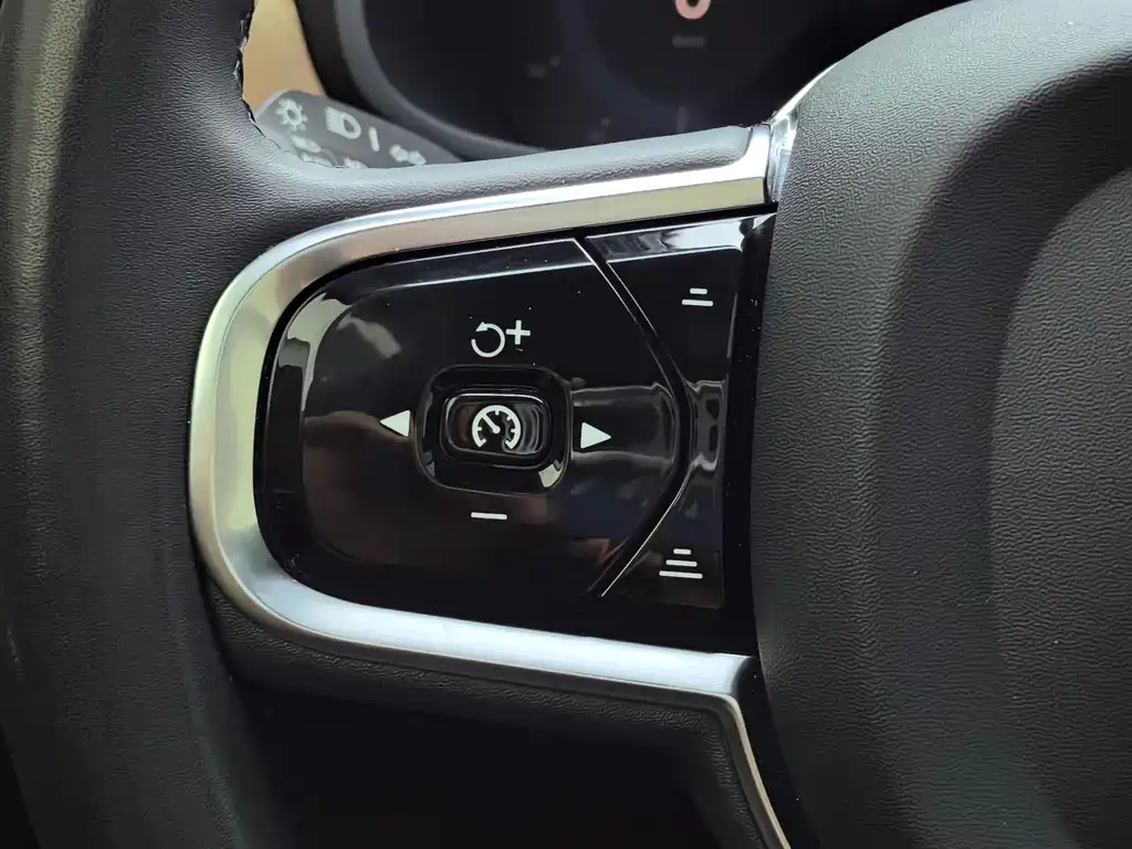 Volvo S90 PHEV — миниатюра 31