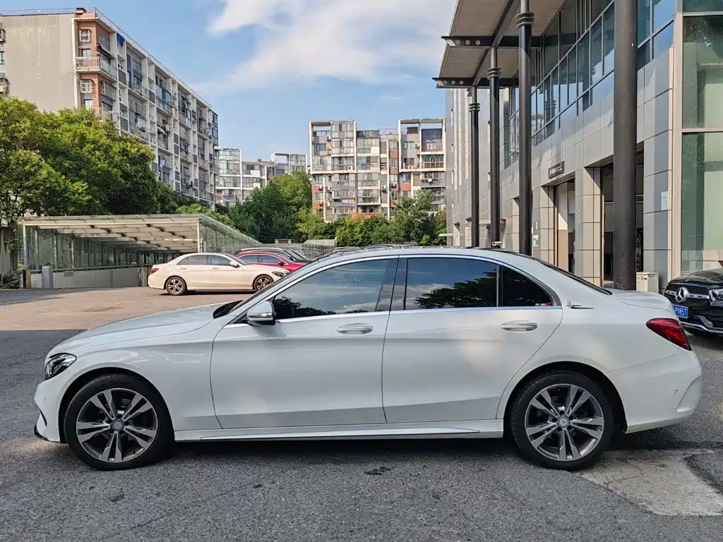 Mercedes-Benz C-Class — миниатюра 7