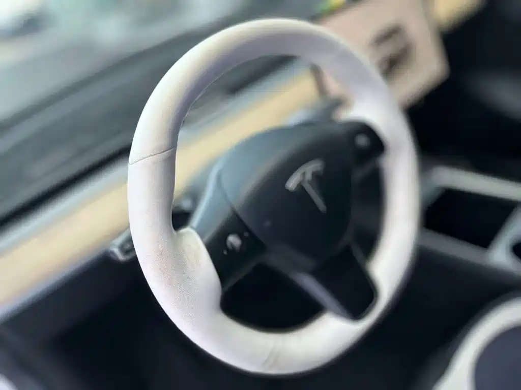 Tesla Model Y — миниатюра 13