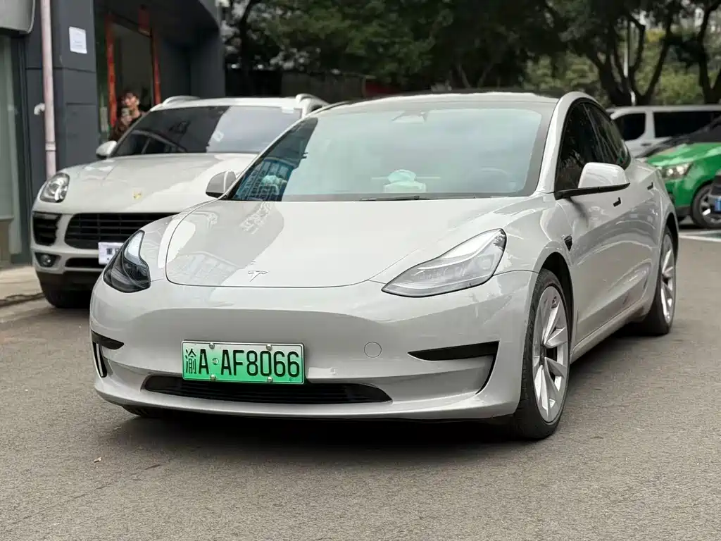 TESLA MODEL 3