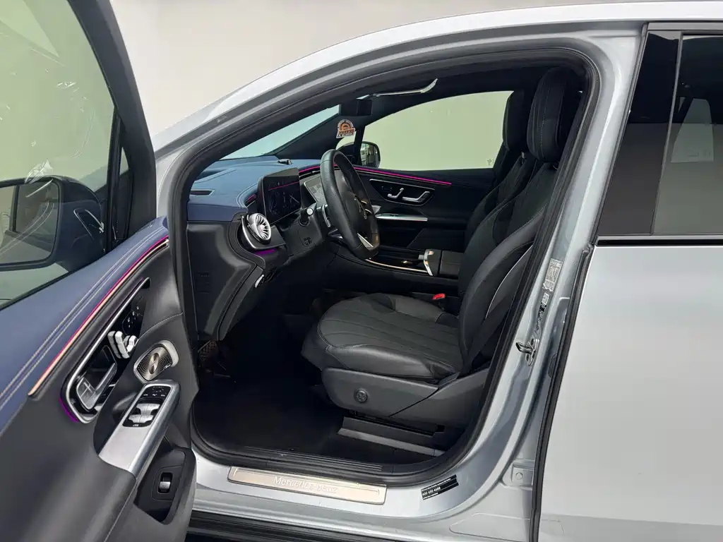 Mercedes-Benz EQE SUV — миниатюра 11