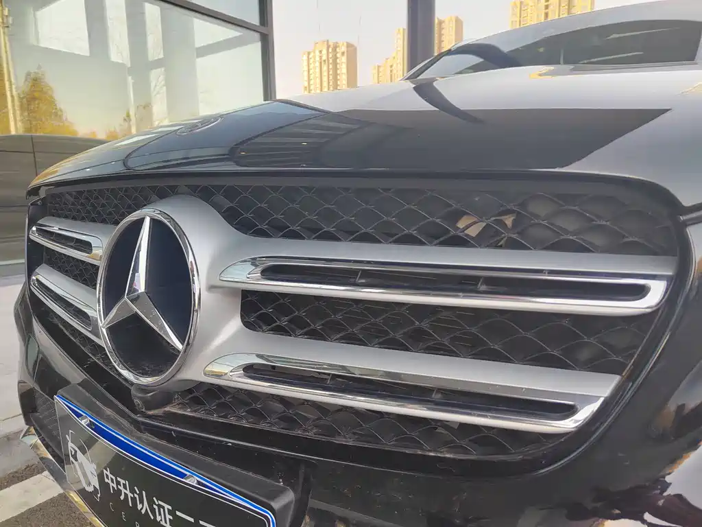 MERCEDES-BENZ GLC