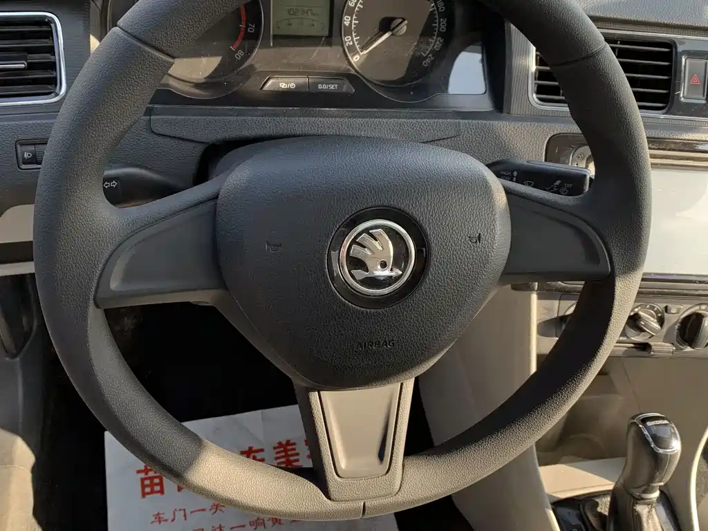 Skoda Rapid — миниатюра 10