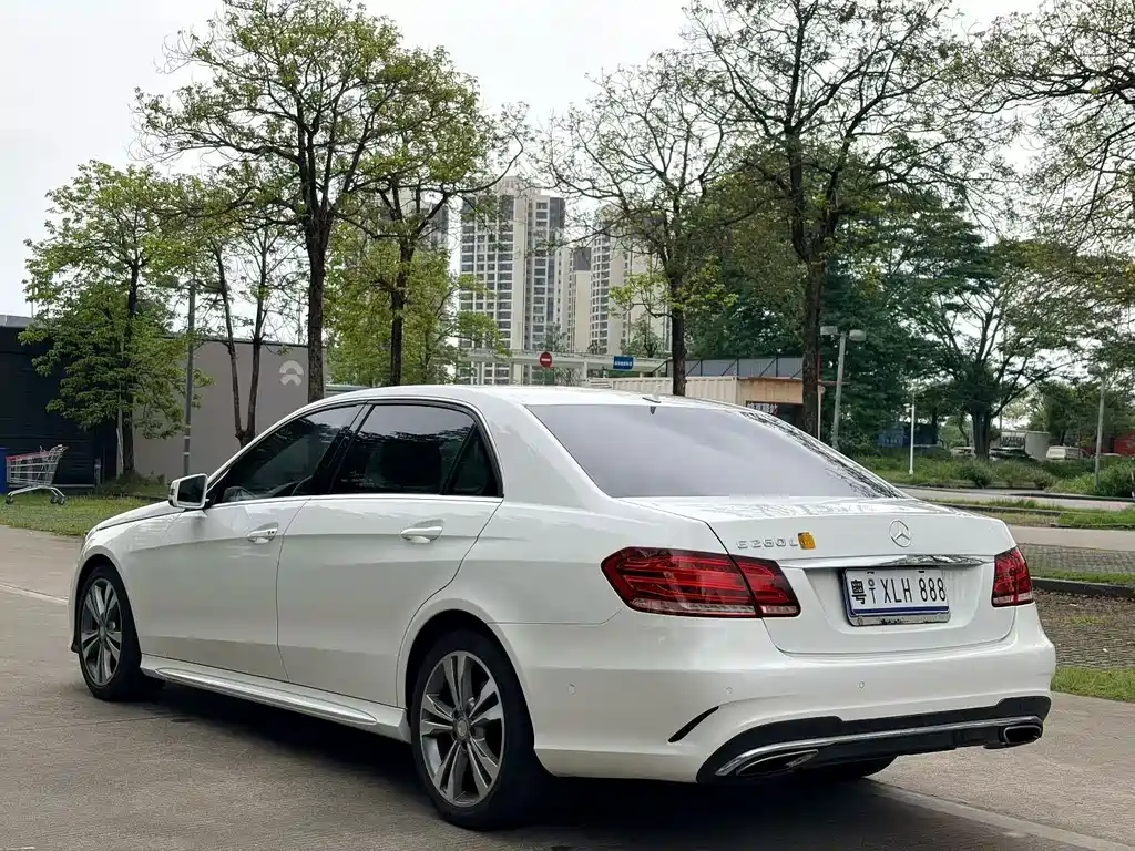Mercedes-Benz E-Class — миниатюра 9
