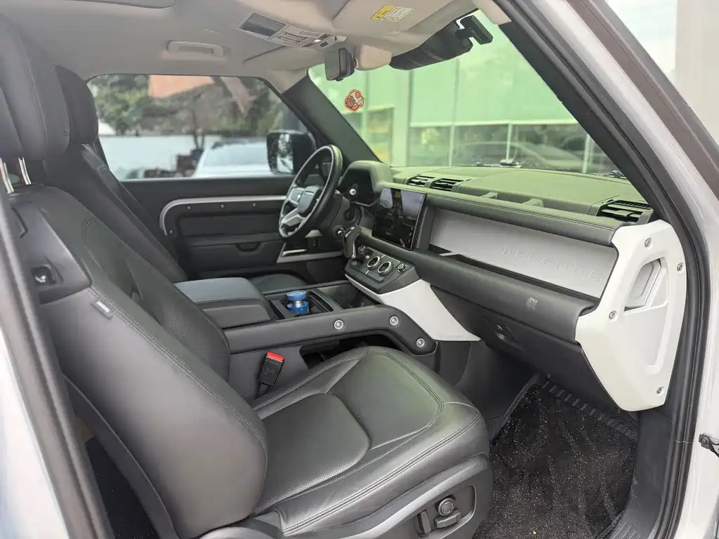 Land Rover Defender — миниатюра 8