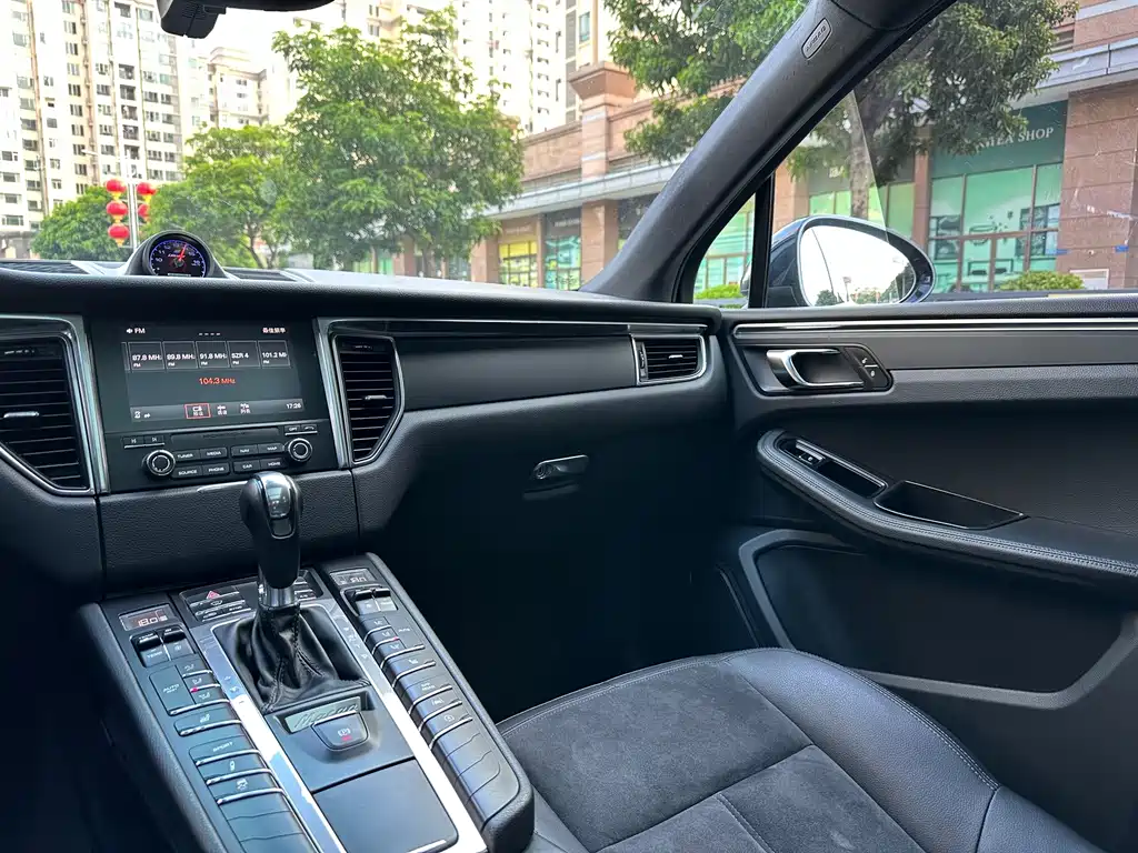 Porsche Macan — миниатюра 27